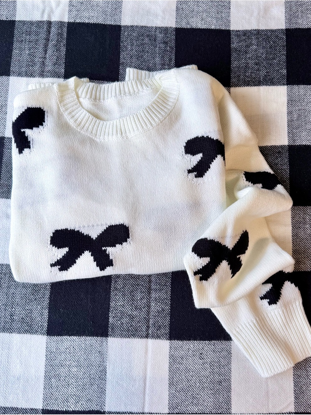 Crewneck Bow-Pattern Sweater in Off-White and Black